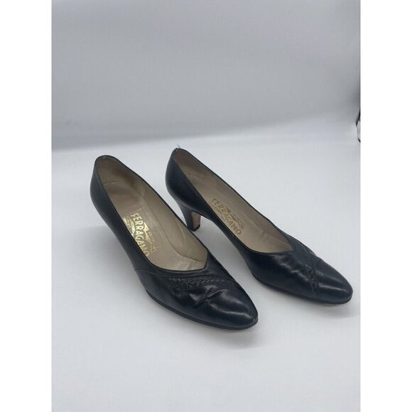 SALVATORE FERRAGAMO BLACK  Leather Pumps SIZE 9.5 6A Narrow Width Elegant Career - Picture 1 of 7